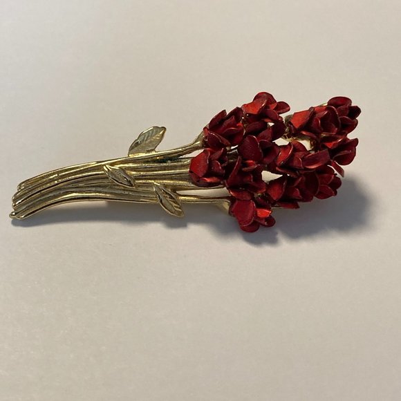 DM97 Jewelry - DM 97 Vintage Avon Pin Bouquet of Roses Signed